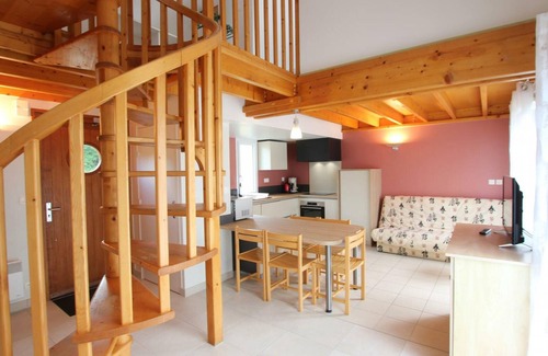 Biville Cottage | "Charming House near Beach: 3BR, Terrace, BBQ, Pet-Friendly, Parking, WiFi"