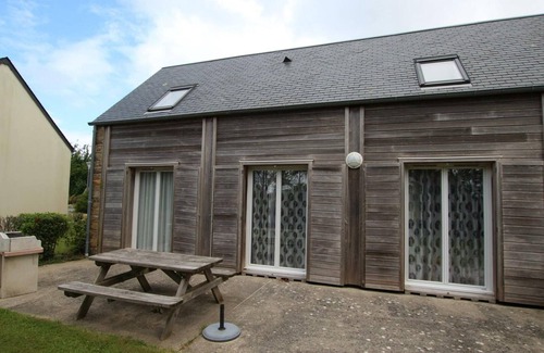 Biville Cottage | "Charming House near Beach: 3BR, Terrace, BBQ, Pet-Friendly, Parking, WiFi"