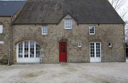Ravenoville Cottage | Charming House with Terrace, BBQ & Parking Near Historic Sites