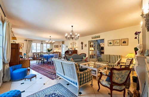 Cluny House | Charming house with garden – Cluny Downtown