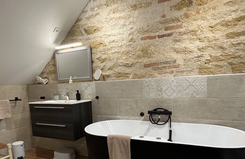 Rosey House | Charming house with jacuzzi, swimming pool and garden in the Burgundy vineyard