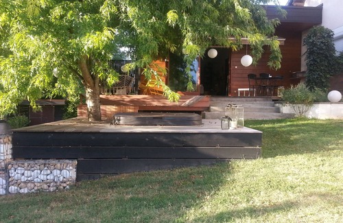 Yenne House | Charming house with pool and spa