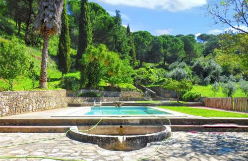 Sao Joao Batista House | Charming House with Shared Pool in Porto de Mós.