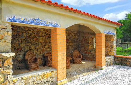 Sao Joao Batista House | Charming House with Shared Pool in Porto de Mós.