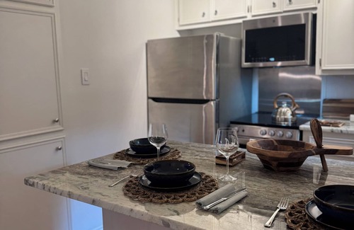 Hyde Park Condo | Charming Hyde Park Oasis