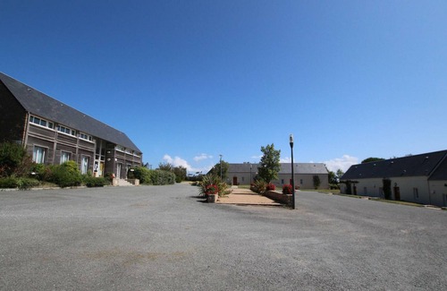 Biville Cottage | Charming Independent House with Terrace, Near Beach and GR223, Pet-Friendly, Full Amenities