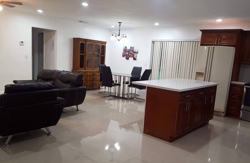 Miami Gardens House | Charming Jazzy Escapes 2-bedroom house with WiFi, AC near Hard Rock Stadium
