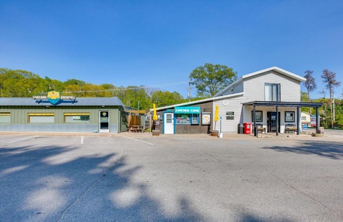 Lake Ann Apartment | Charming Lake Ann Apartment - Walkable Location!