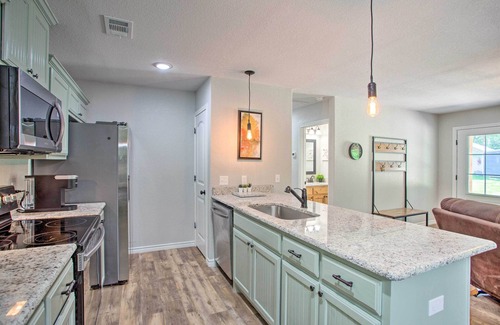 Yantis Cottage | Charming Lake Fork Cottage w/Screened-In Porch!