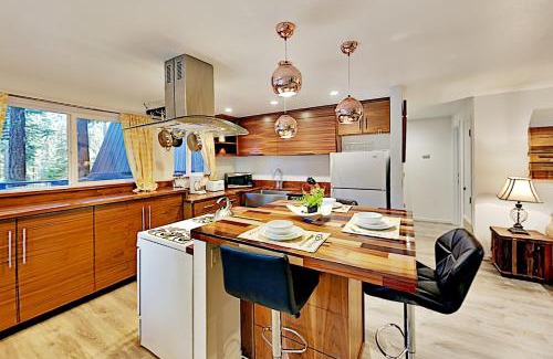 Carnelian Bay House | Charming Lake Tahoe Cabin