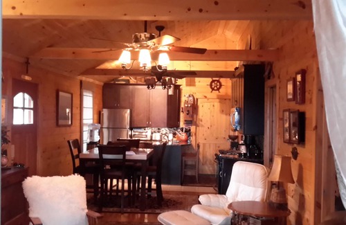 Henderson Cottage | Charming Lakefront Cottage in 1000 Islands region 2 Bedrooms, 1 Loft, Wi Fi & AC
