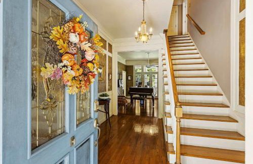 Charleston House | Charming Lakefront Home in Maclaura Hall