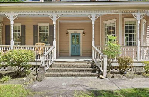 Charleston House | Charming Lakefront Home in Maclaura Hall