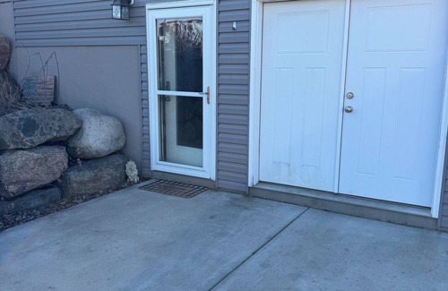 Lakeville Apartment | Charming large 2-bedroom basement apartment in serene Lakeville with AC, WiFi,