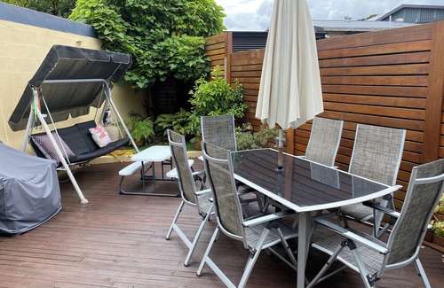 Invermay House | Charming little character home , 20 min walk to city centre, close to everything