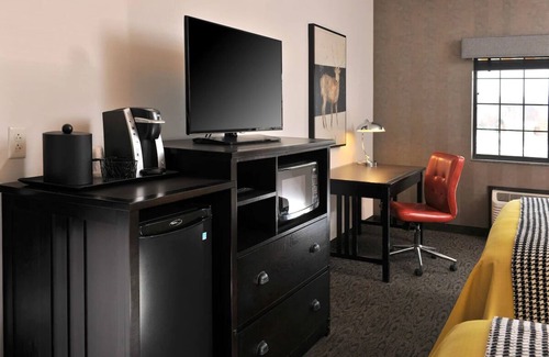 Independence Hotel | Charming Lodge with Unique Rooms - Pet Friendly, Family-fun | 2 Units