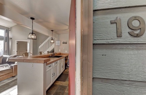 Marston Condo | Charming Loft w/Fireplace – Minutes from Denver & Mountain Adventures