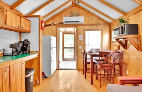 Bloomington House | Charming Log Cabin in Bloomington