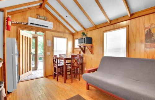 Bloomington House | Charming Log Cabin in Bloomington
