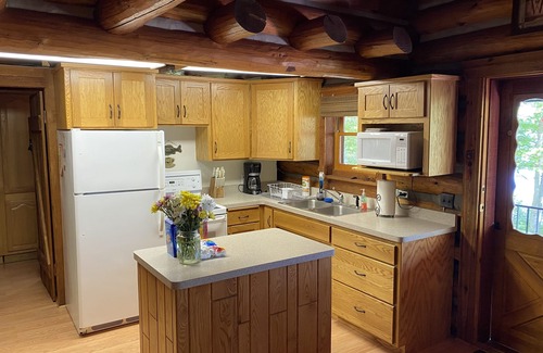 Emily Cabin | Charming Log Cabin on Beautiful Lake Butterfield