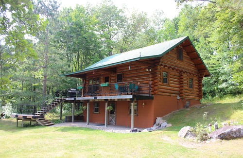 Emily Cabin | Charming Log Cabin on Beautiful Lake Butterfield