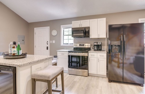 University District Apartment | Charming Memphis Apartment: Remote-work Friendly!