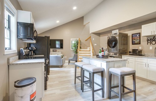 University District Apartment | Charming Memphis Apartment: Remote-work Friendly!