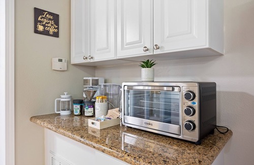 Midtown Sacramento Apartment | Charming Midtown Home w/King Bed, Private Parking, near Sutter Medical