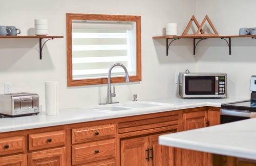 Walnut Creek House | Charming Modern Amish Home l Family Friendly
