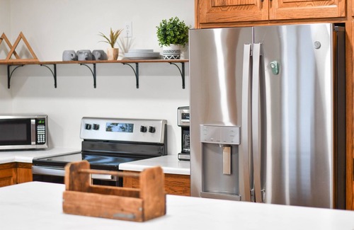 Walnut Creek House | Charming Modern Amish Home l Family Friendly