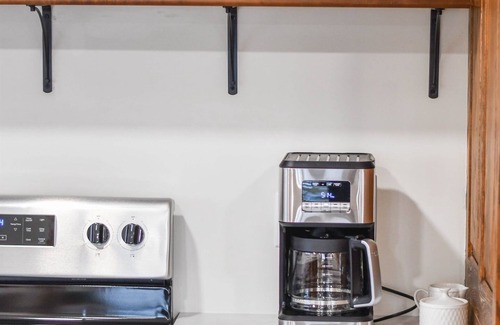 Walnut Creek House | Charming Modern Amish Home l Family Friendly