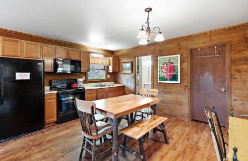 Blowing Rock House | Charming Modern Cabin with Hiking Trails and Fire Pit