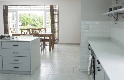 Greater Johannesburg Metropolitan Area House | Charming, modern house with WiFi in Randburg