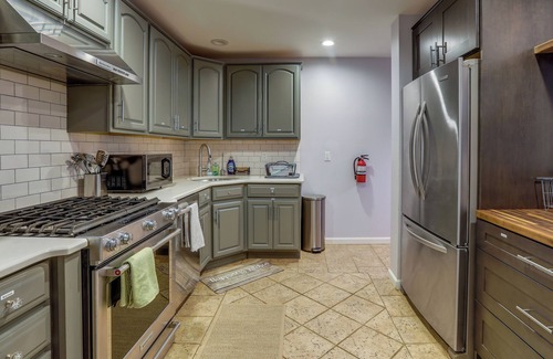 Monroe Township House | Charming Monroe Township Home - 13 Mi to RU!