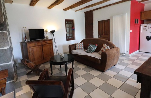 Moussages Cottage | Charming Mountain Home: 2BR, Terrace, BBQ, Near Hiking & Skiing, All-Inclusive