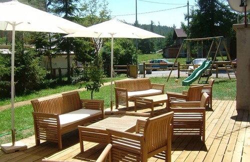 Guillaumes Hotel | Charming Mountain Room for Couple | 5 Min Scenic Stroll Nearby Hiking Trails