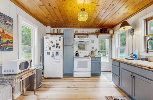 Mac Mahan House | Charming Oceanfront Home with Stunning Water Views and Wifi