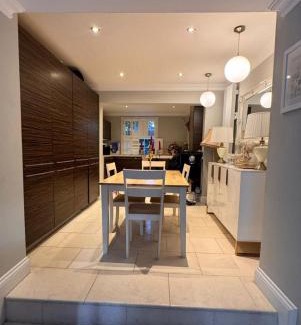 Churchill House | Charming old style 2 bed cottage in London's best neighbourhood