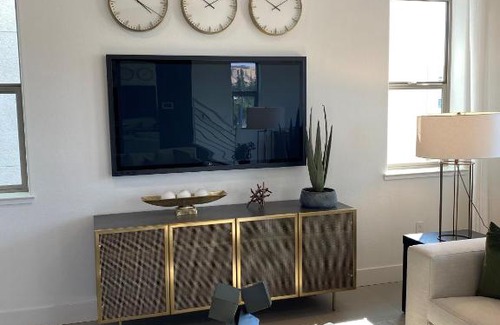 Edenvale House | Charming One Bedroom in a New Modern Suburban House