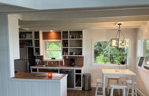 Lubbers Quarters Cay House | Charming Out-island Cottage with Private Dock on Tilloo Cay