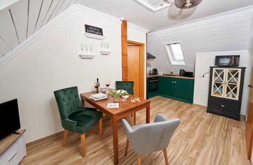 Ulmen Apartment | Charming Parlor, Eifel near Nürburgring - for 2-4 People near Lake & Castle-Ruin