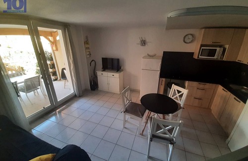 Vendres House | Charming Pavilion for 5 Pers with AC and Terrace in Residence with Pool