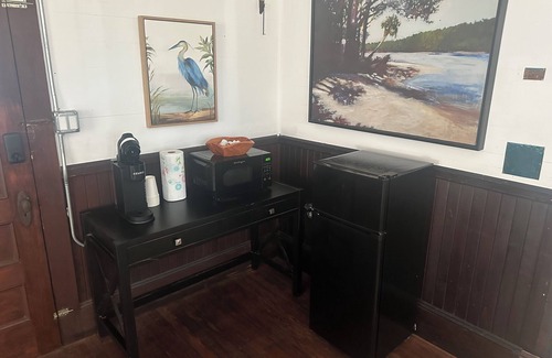 Historic Downtown Apalachicola House | Charming pet-friendly suite in the heart of historic Apalachicola