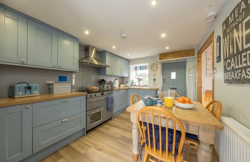Llanengan Cottage | Charming Pet-Friendly Cottage with Coastal Views near Abersoch | Tan-Y-Fynwent