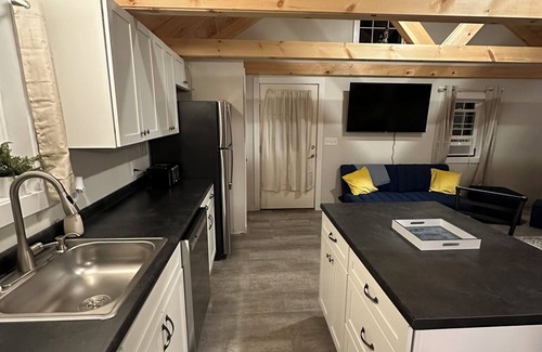 Biddeford Apartment | Charming pet-friendly guest house in Biddeford