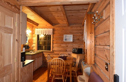 Woodbine Cabin | Charming pondside cabin with semi-private 2-bedrooms 5 minutes from Laurel Lake