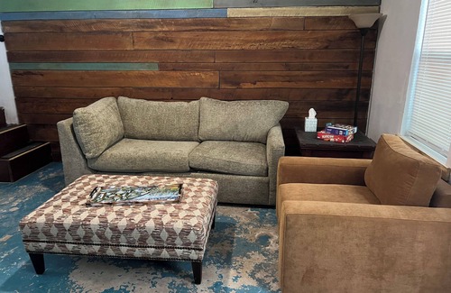 Texarkana Cottage | Charming private 2-bedroom cottage in Texarkana with WiFi, AC and peacocks!