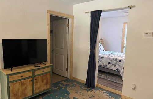 Texarkana Cottage | Charming private 2-bedroom cottage in Texarkana with WiFi, AC and peacocks!