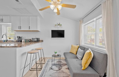 Hopewell House | Charming, Private Abode: Serenity in Hopewell, VA!