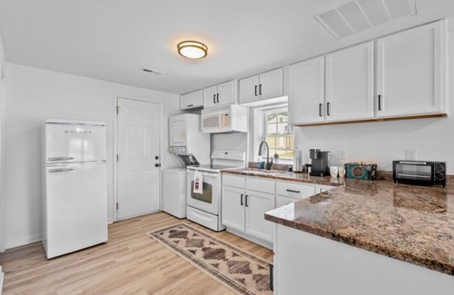 Hopewell House | Charming, Private Abode: Serenity in Hopewell, VA!